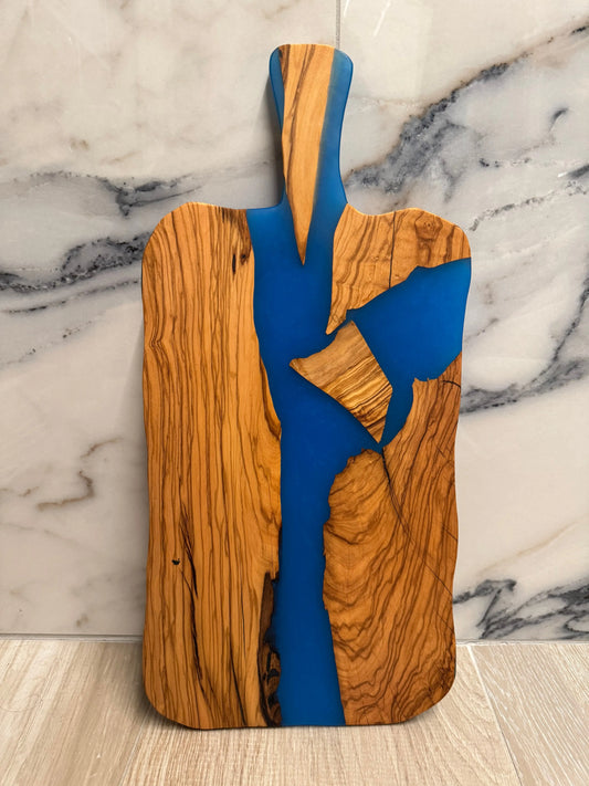Tagliere con manico in legno di ulivo e resina Blu VRT