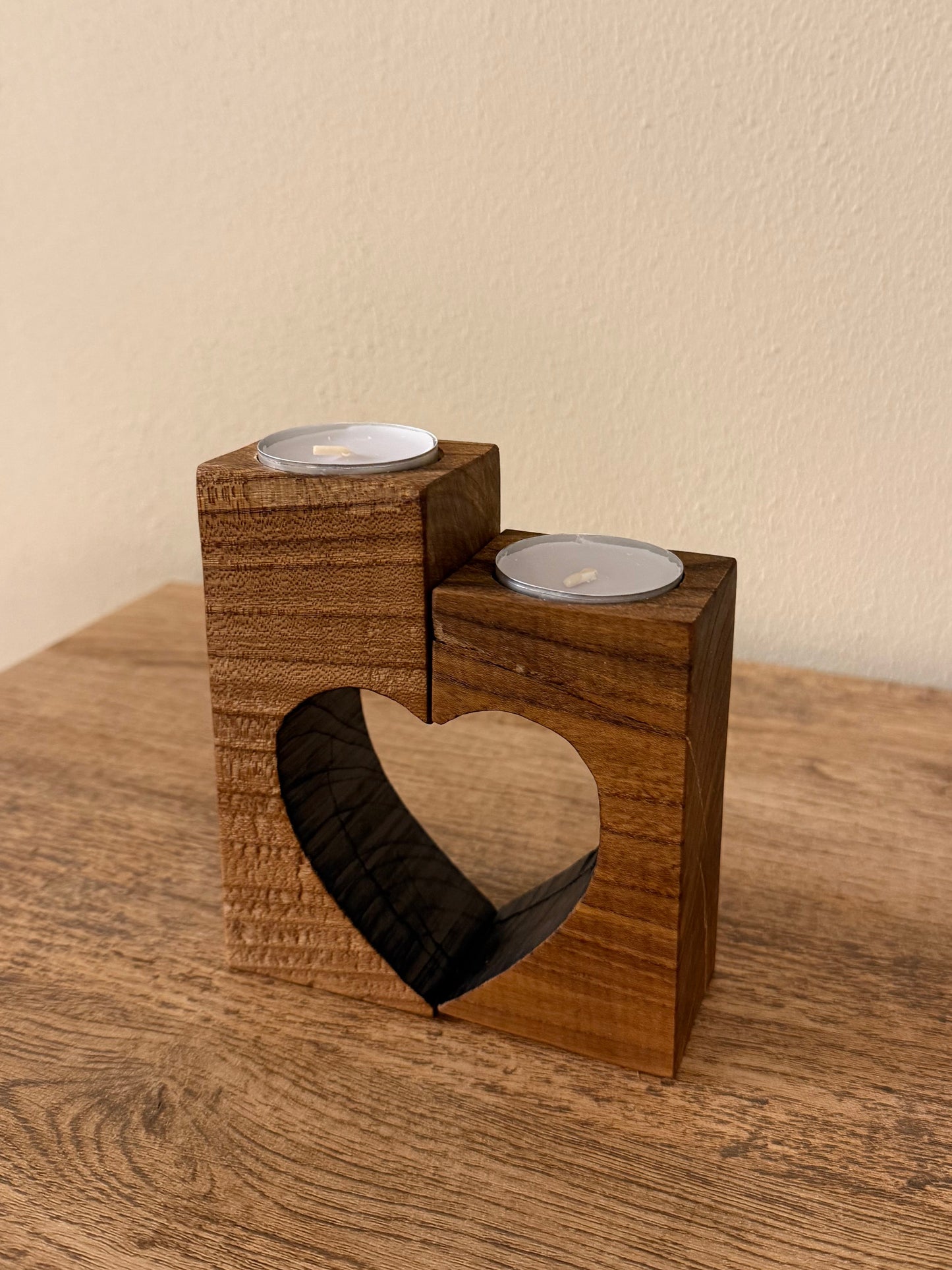 Portacandele in legno con cuore – personalizzabile chiaro