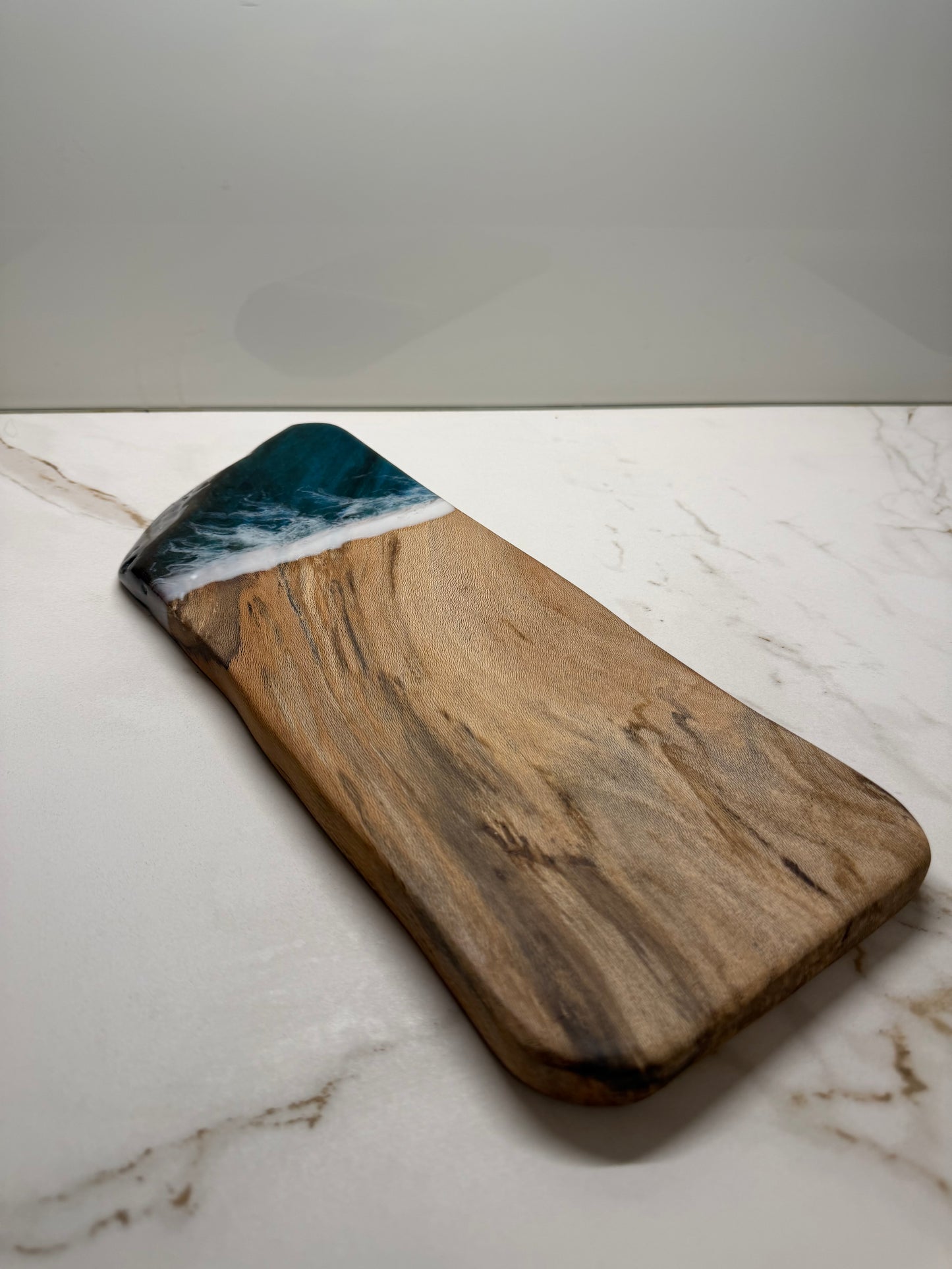 Tagliere in legno di Acacia e resina effetto mare
