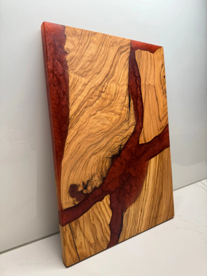 Tagliere in legno di ulivo e resina Rossa VRT