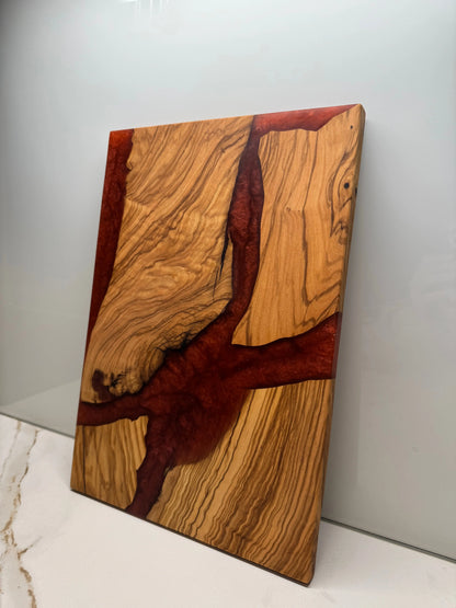 Tagliere in legno di ulivo e resina Rossa VRT